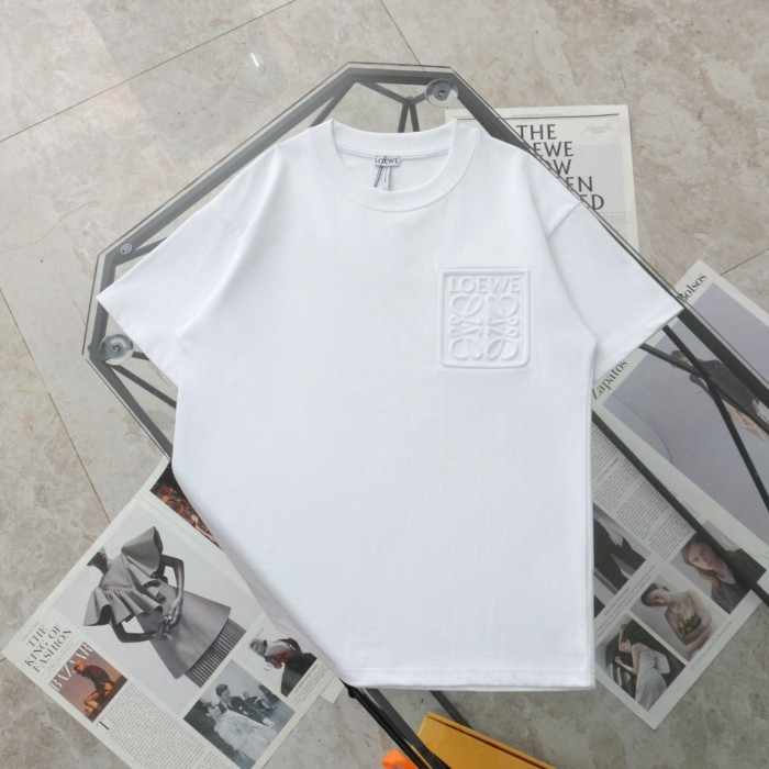 超話題! ロエベ コピーおすすめ 胸元エンボスロゴカジュアル丸首半袖Tシャツ