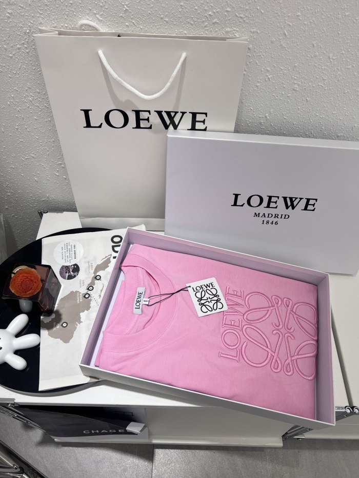 一目惚れ♪ ロエベ コピー 2024春先の新型純色経典大ロゴ刺繍Tシャ