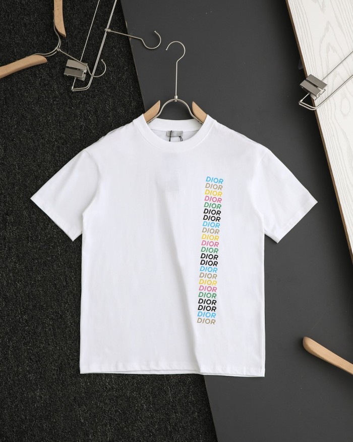 日本未入荷 ディオール n級品 24新作レインボーアルファベットグラフィティプリント半袖Tシャツ2色