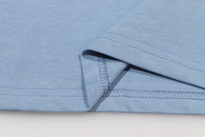 入手困難 ロエベ コピー 24 ss新作立体刺繍ロゴ新作ペアルックTシャツ