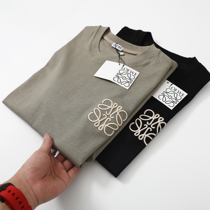 【話題商品！】ロエベ コピーおすすめ 24新作ラメ刺繍ロゴ半袖Tシャツ2色