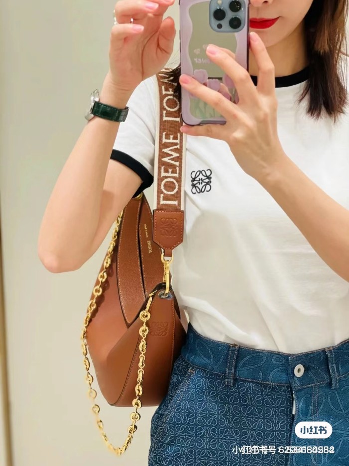 【話題商品！】ロエベ 激安通販24春夏新作胸元刺繍ロゴぶつけ色身だしなみ半袖Tシャツ