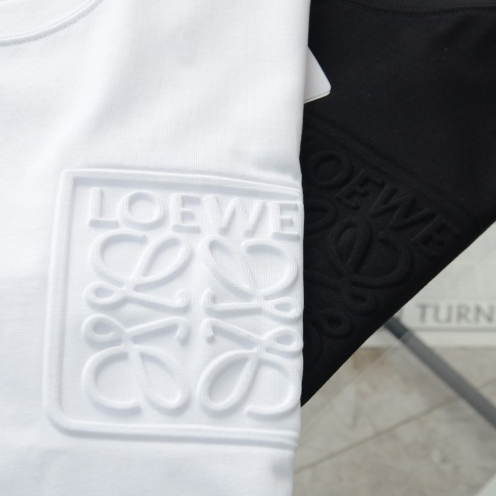 入手困難 ロエベ 激安偽物 胸元エンボスロゴカジュアル丸首半袖Tシャツ