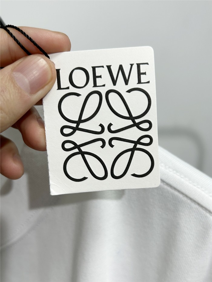 大人気 ロエベ n級品 カラー糸刺繍半袖Tシャツ