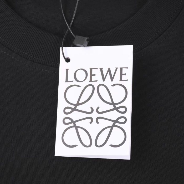 追跡付 ロエベ n級品 の胸元に刺繍されたアルファベットTシャツ