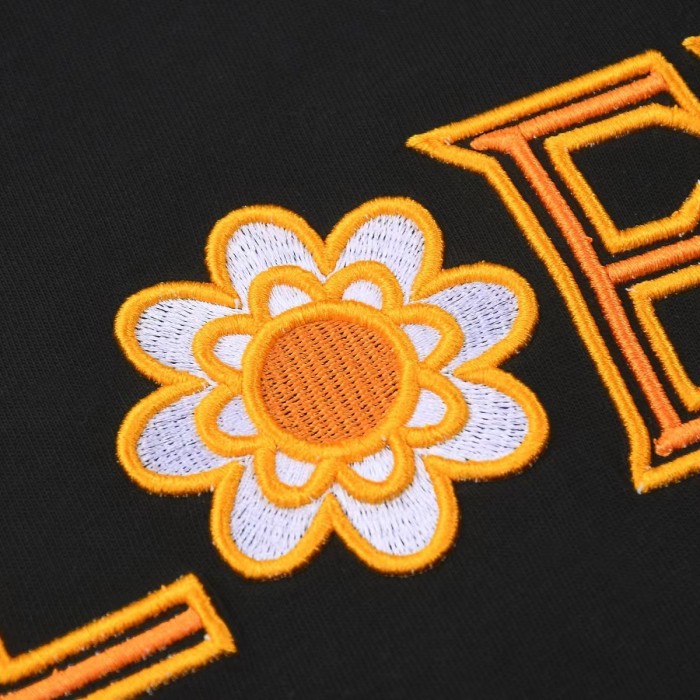 追跡付 ロエベ n級品 の胸元に刺繍されたアルファベットTシャツ