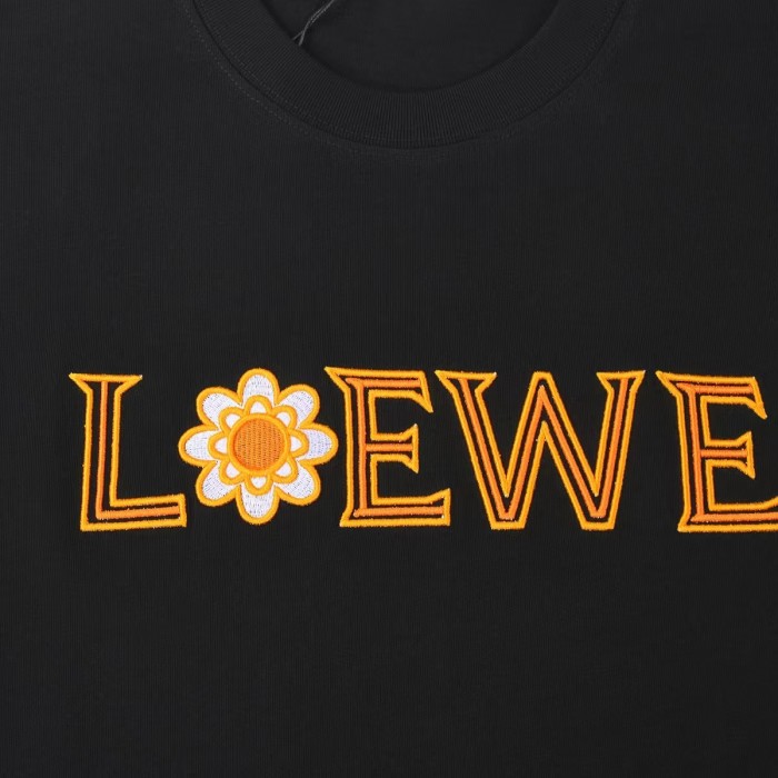 追跡付 ロエベ n級品 の胸元に刺繍されたアルファベットTシャツ