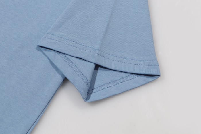 入手困難 ロエベ コピー 24 ss新作立体刺繍ロゴ新作ペアルックTシャツ