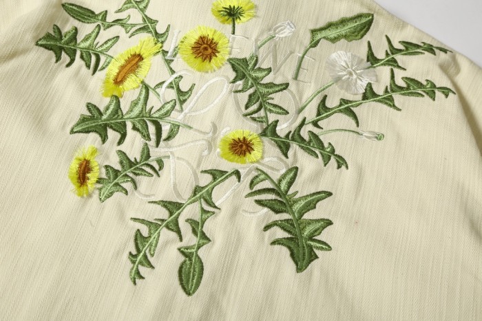 使い勝手良し ロエベ n級品 2024春夏新型立体花びら特殊刺繍Tシャツ