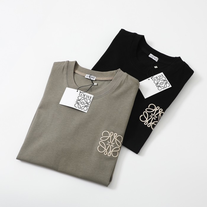 【話題商品！】ロエベ コピーおすすめ 24新作ラメ刺繍ロゴ半袖Tシャツ2色