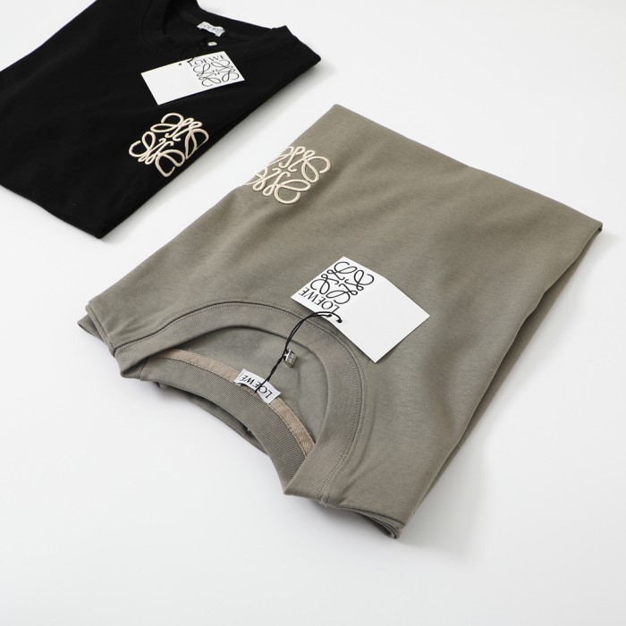 【話題商品！】ロエベ コピーおすすめ 24新作ラメ刺繍ロゴ半袖Tシャツ2色