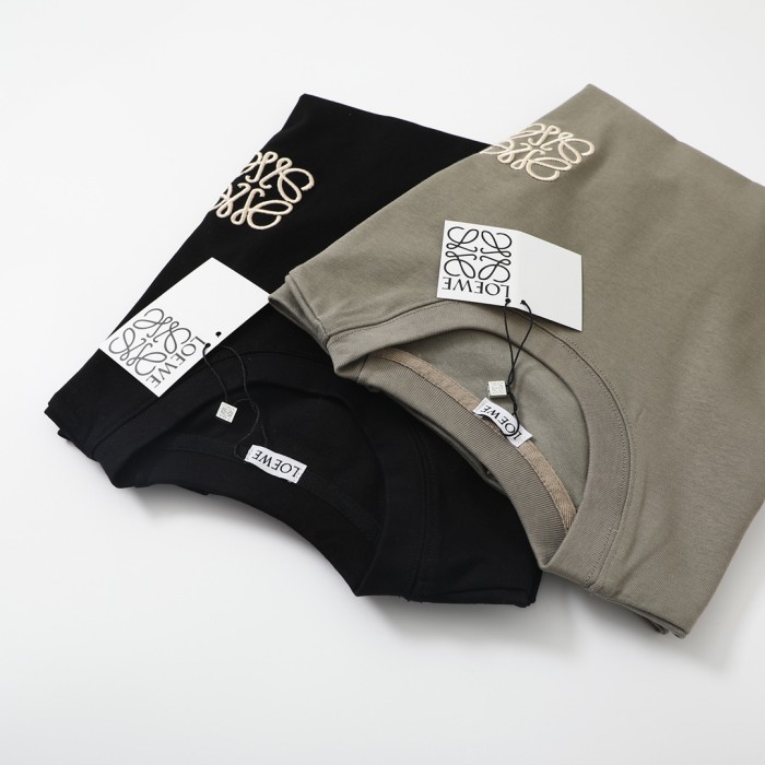 【話題商品！】ロエベ コピーおすすめ 24新作ラメ刺繍ロゴ半袖Tシャツ2色
