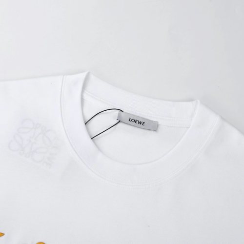 【話題商品！】ロエベ スーパーコピー の胸元に刺繍されたアルファベットTシャツ
