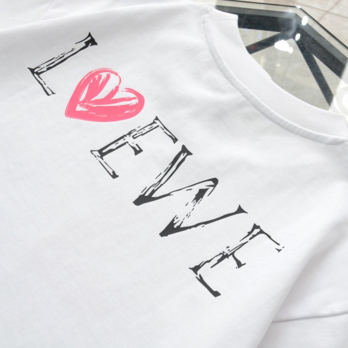 日本未入荷 ロエベ 激安偽物 ハート手描きロゴカジュアル丸首半袖Tシャツ