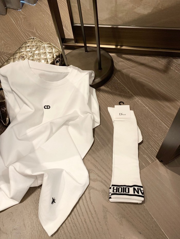累積売上総額第１位！ディオール 偽物通販 カレッジ風プリントのゆったりTシャツ