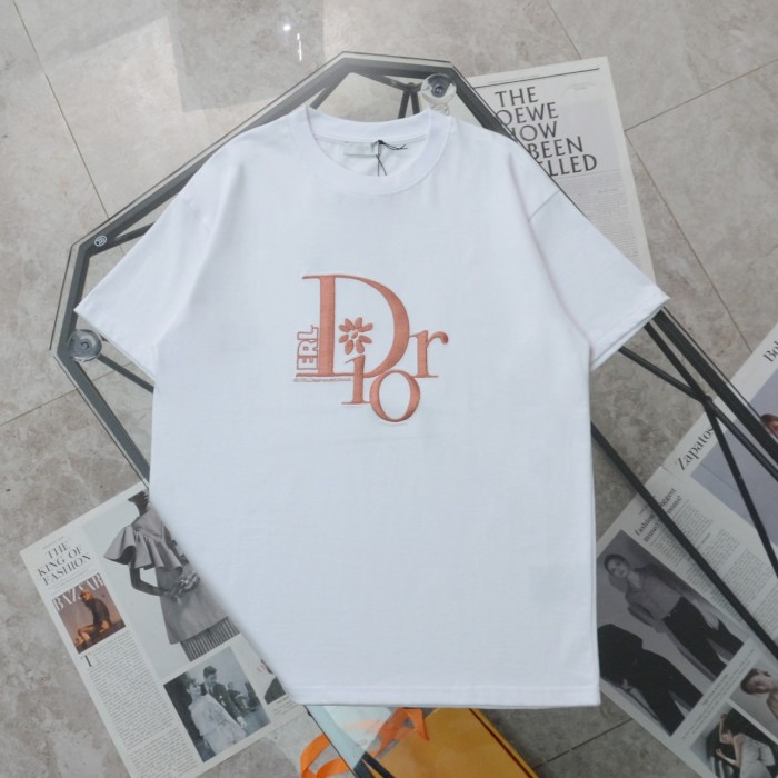 大人気 ディオール コピー の新作フラワー刺繍ロゴカジュアル丸首半袖Tシャツ