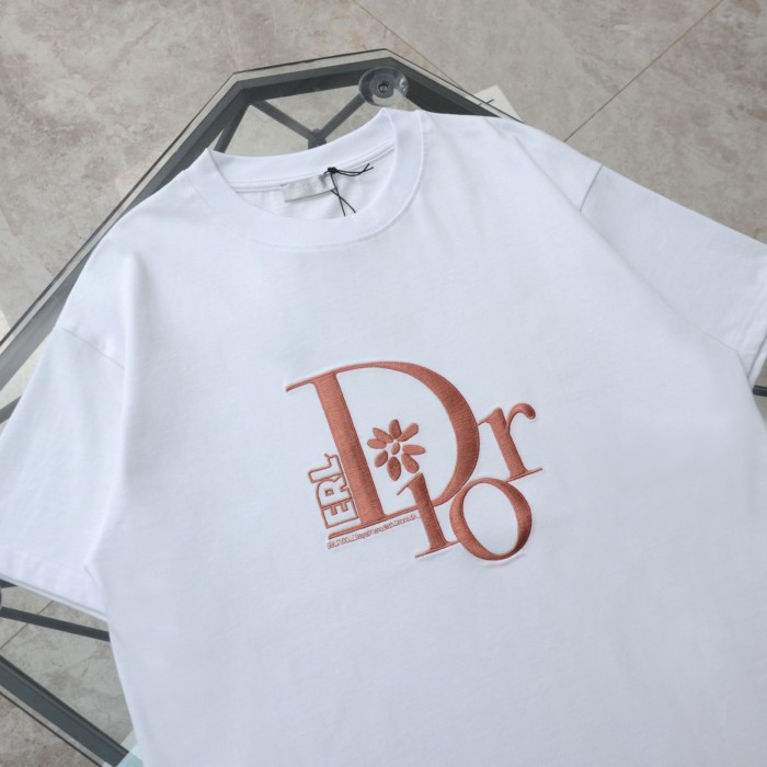 大人気 ディオール コピー の新作フラワー刺繍ロゴカジュアル丸首半袖Tシャツ