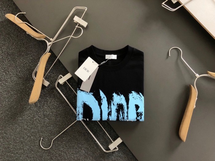 日本未入荷 ディオール n級品 2024 ss最新レザーロゴ発泡丸首半袖Tシャツ
