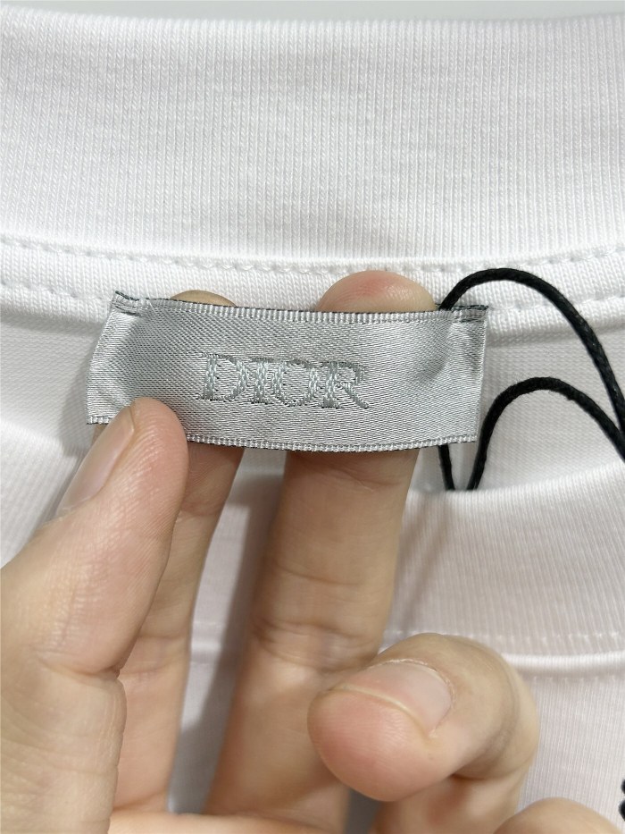 【限定】ディオール スーパーコピー の男女同型陰影アルファベット半袖Tシャツ