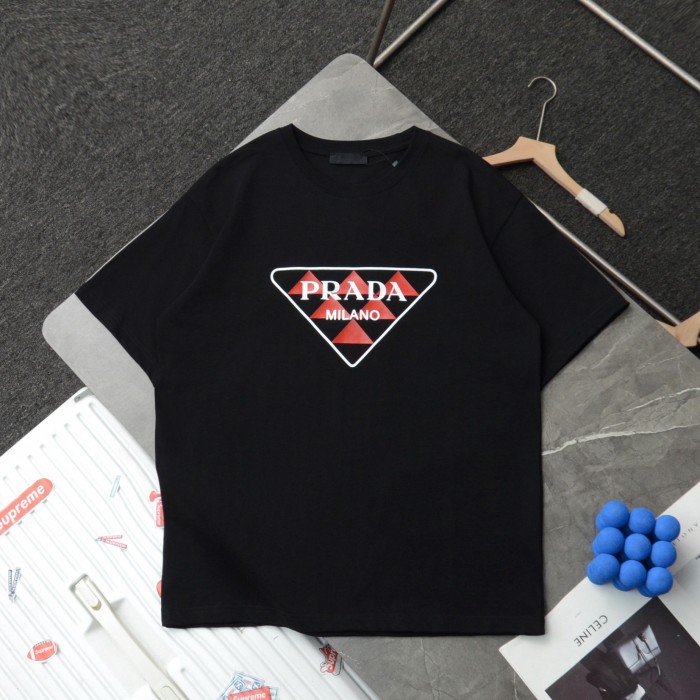 超話題! プラダ n級品 胸元逆三角プリントロゴカジュアル丸首半袖Tシャツ