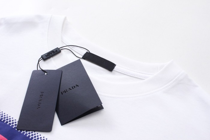 使い勝手良し プラダ 激安偽物 24 SSロゴプリントペアルックTシャツ半袖