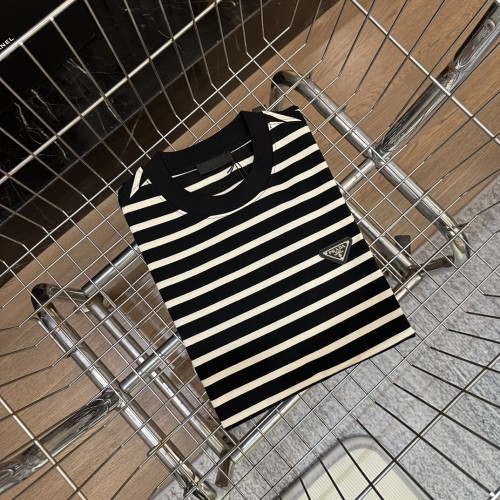 高品質 プラダ 激安偽物 2024春夏新作三角ロゴアルファベットストライプデザイン半袖Tシャツ