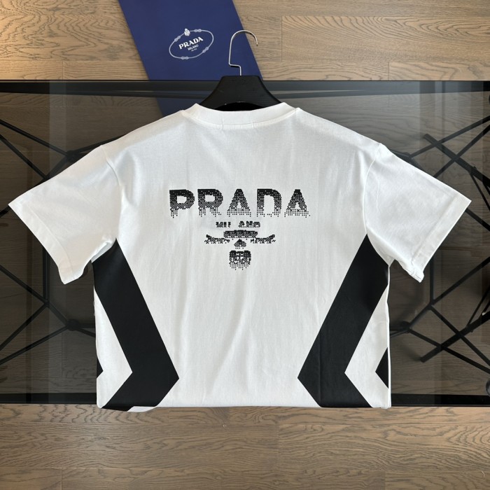 ★超人気 プラダ コピーおすすめ 2024春夏新作トリコロール肩パッチワークデザイン半袖Tシャツ2色