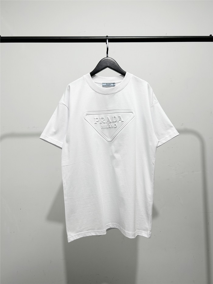 新作 プラダ 激安通販 男女同型トリコロール立体エンボス半袖Tシャツ