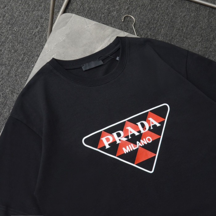 超話題! プラダ n級品 胸元逆三角プリントロゴカジュアル丸首半袖Tシャツ