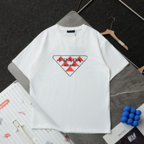 入手困難 プラダ スーパーコピー 胸元逆三角プリントロゴカジュアル丸首半袖Tシャツ