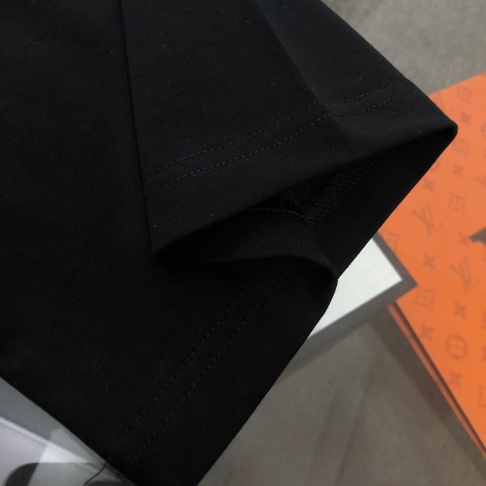 日本未入荷 プラダ コピーおすすめ 2024春夏新作立体タオル刺繍ロゴラウンドネックTシャツ