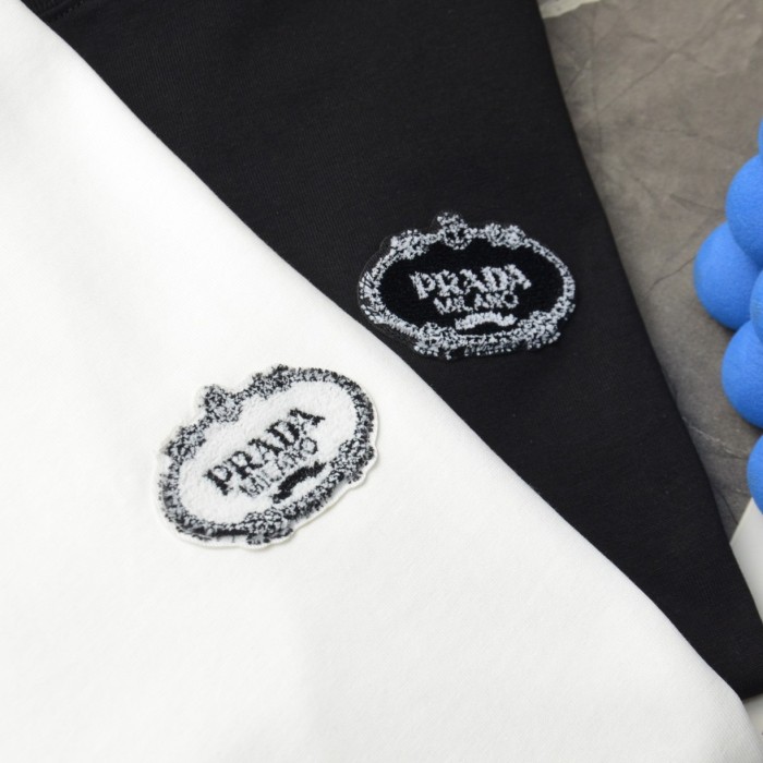 ★超人気 プラダ コピーおすすめ タオル刺繍ロゴ胸ロゴカジュアル丸首半袖Tシャツ