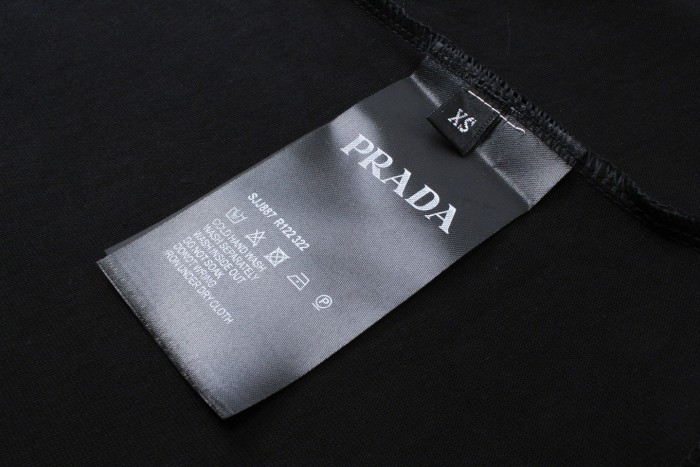 超奇跡の入荷☆ プラダ n級品 24 SSロゴプリントペアルックTシャツ半袖