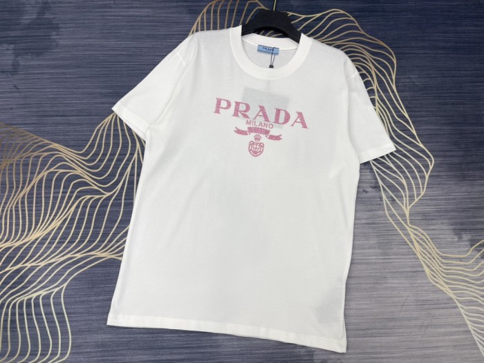 日本未入荷 プラダ コピーおすすめ 2024春夏新作ゴールドロゴ丸首半袖Tシャツ2色