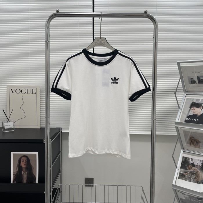 使い勝手良し アディダス コピー クローバーレトロパッチワークストライプロゴ半袖Tシャツ2色