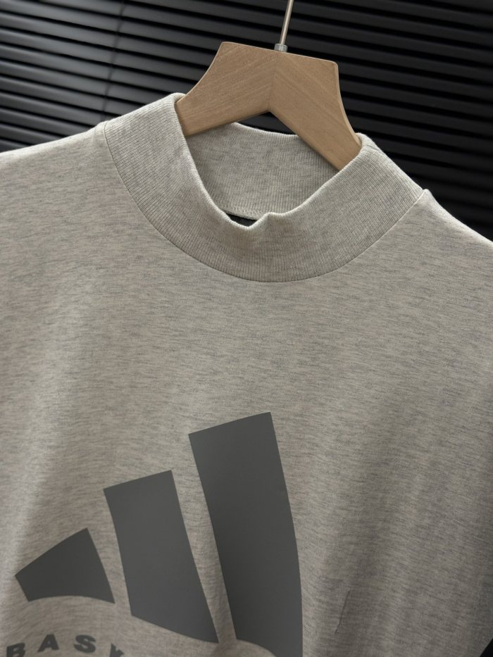一目惚れ♪ アディダス 偽物通販 夏のプチレッドブック爆着カップルハイネック半袖Tシャツ2色