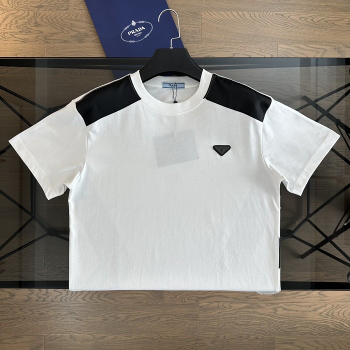 ★超人気 プラダ コピーおすすめ 2024春夏新作トリコロール肩パッチワークデザイン半袖Tシャツ2色