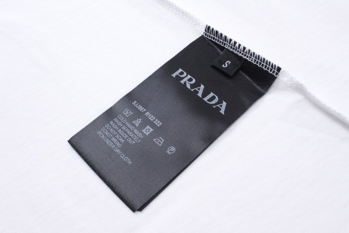 使い勝手良し プラダ 激安偽物 24 SSロゴプリントペアルックTシャツ半袖