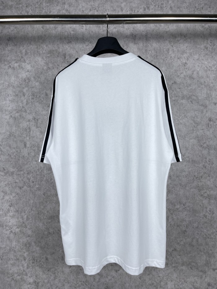 【話題商品！】 balenciagaxAdidas クローバースリーストライプロゴ刺繍半袖Tシャツ