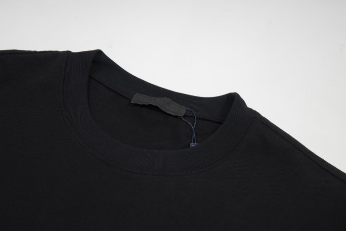 大人気 プラダ 激安通販 ポケットジッパートリコロールネック半袖Tシャツ