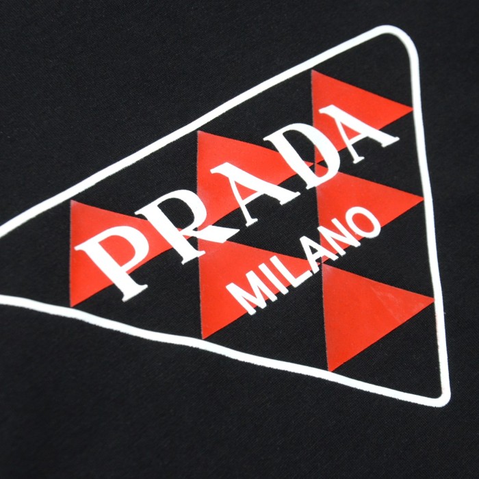 超話題! プラダ n級品 胸元逆三角プリントロゴカジュアル丸首半袖Tシャツ