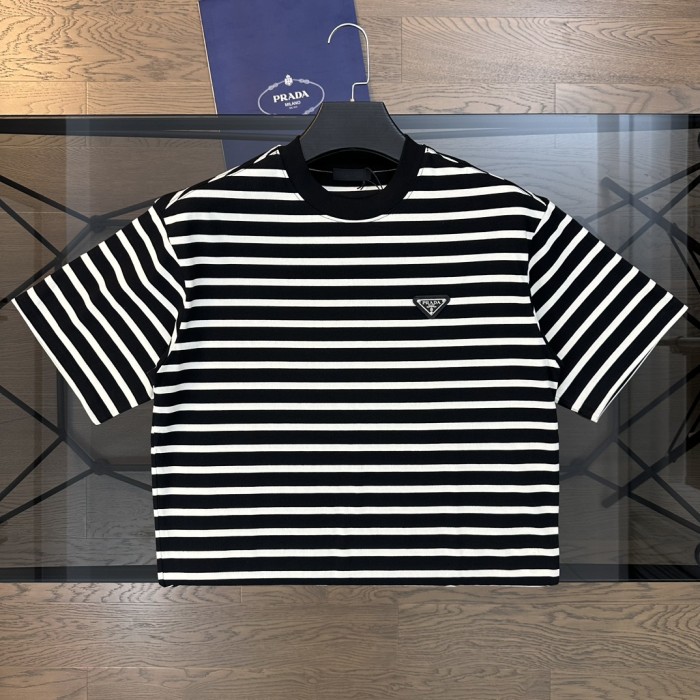 高品質 プラダ 激安偽物 2024春夏新作三角ロゴアルファベットストライプデザイン半袖Tシャツ