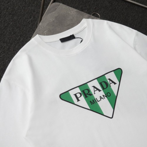 一目惚れ♪ プラダ コピー 胸元逆三角プリントロゴカジュアル丸首半袖Tシャツ