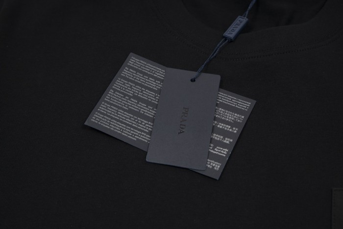 大人気 プラダ 激安通販 ポケットジッパートリコロールネック半袖Tシャツ