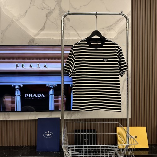 高品質 プラダ 激安偽物 2024春夏新作三角ロゴアルファベットストライプデザイン半袖Tシャツ