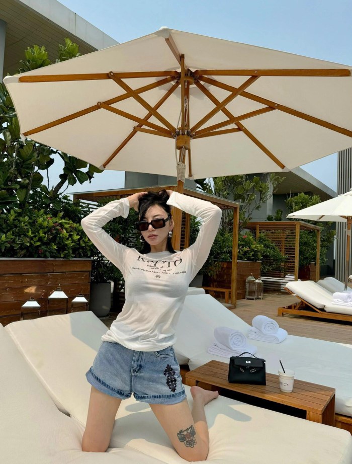 超奇跡の入荷☆ クロムハーツ 激安偽物 刺繍フリルデニムパンツ