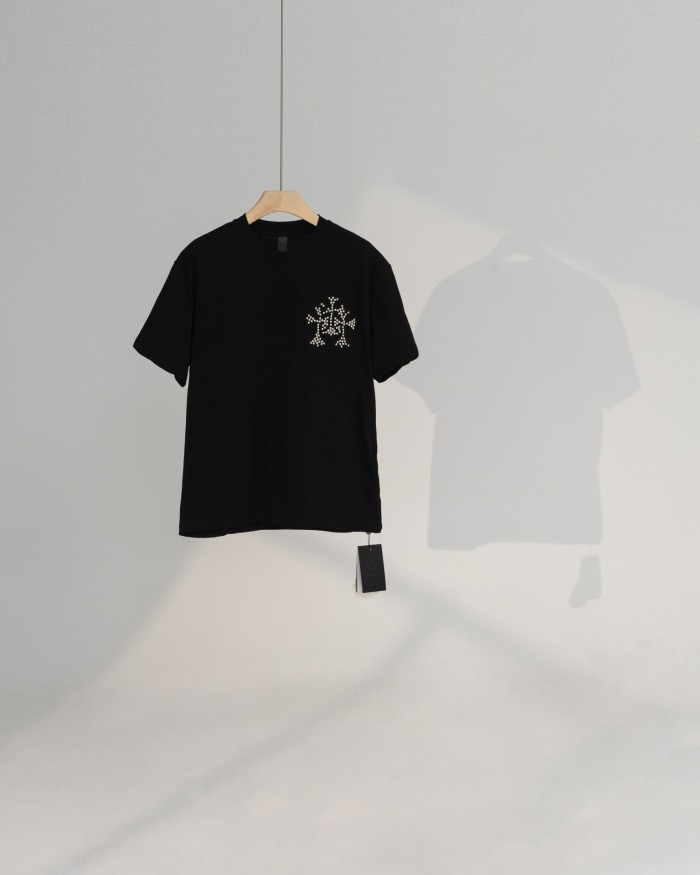 追跡付 クロムハーツ コピーおすすめ 革の馬蹄十字架を貼った小さな鉄のマイクロロゴTシャツ2色