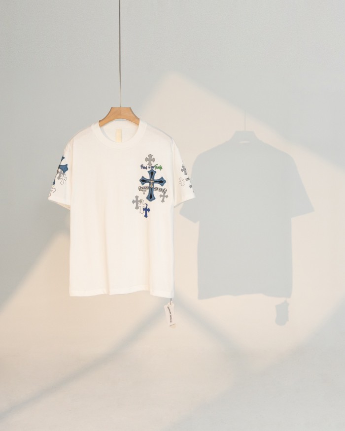 【話題商品！】クロムハーツ 激安偽物 カウボーイの皮貼り十字架の鉄のマイクロロゴTシャツ