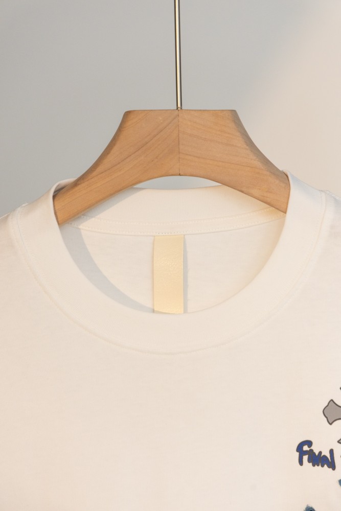 【話題商品！】クロムハーツ 激安偽物 カウボーイの皮貼り十字架の鉄のマイクロロゴTシャツ