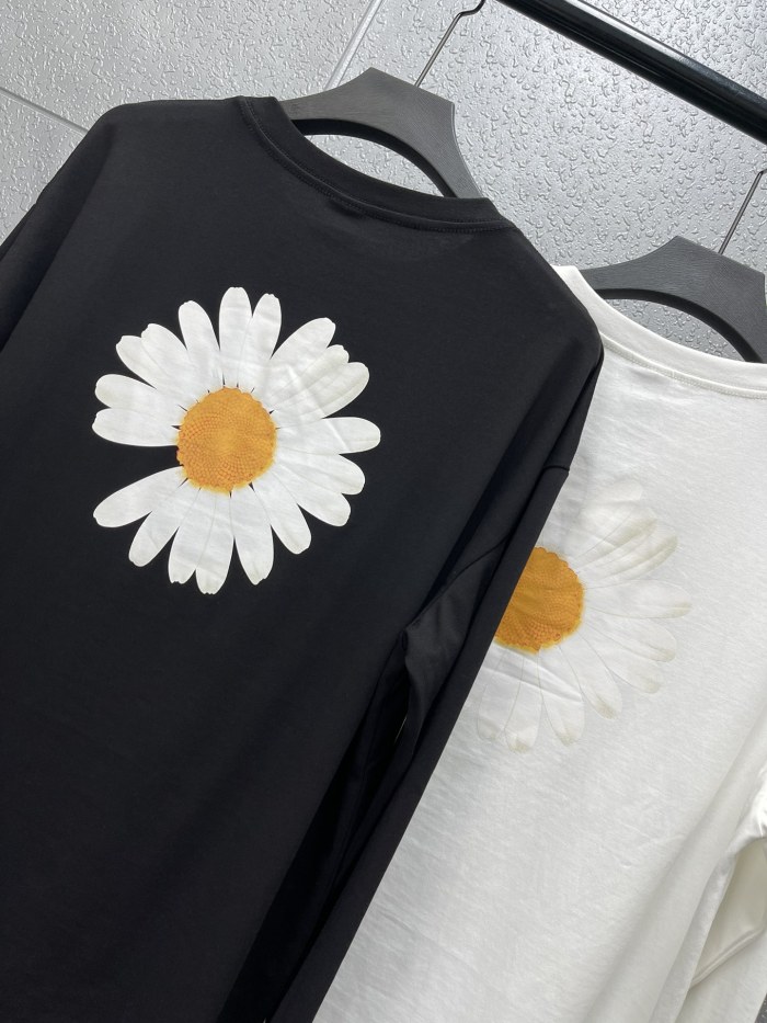 累積売上総額第１位！ナイキ スーパーコピー SS 24バックデイジープリント長袖Tシャツ2色